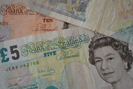 Czy e-pieniądze mogą całkowicie zastąpić banknoty?